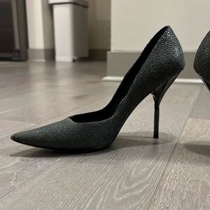 Elegant Gray Giorgio Armani Stingray Heels | size 39.5 like 🆕